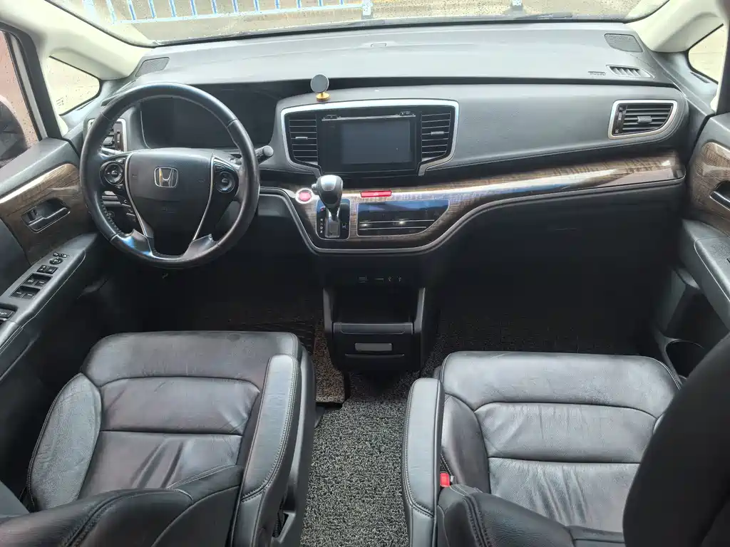 Honda Odyssey 2017 — фото 12
