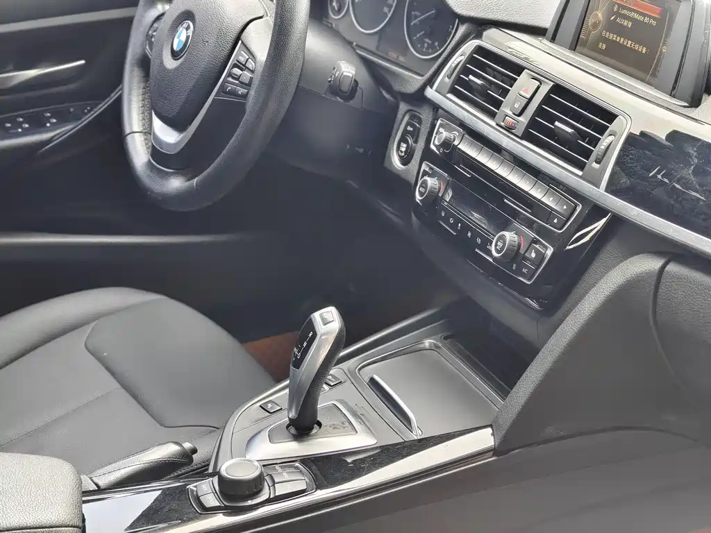 BMW 3 Series 2017 — фото 6