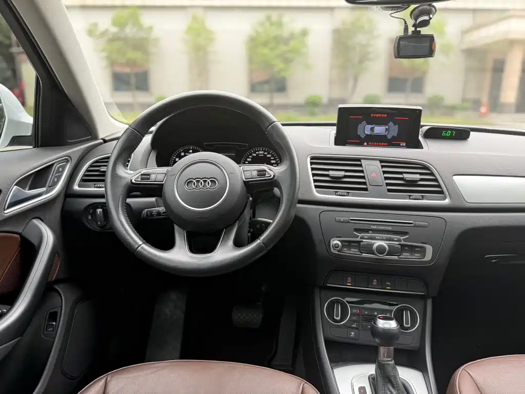 Audi Q3 2016 — фото 10