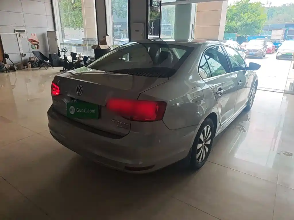 Volkswagen Sagitar 2018