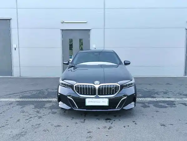 BMW i5 2025