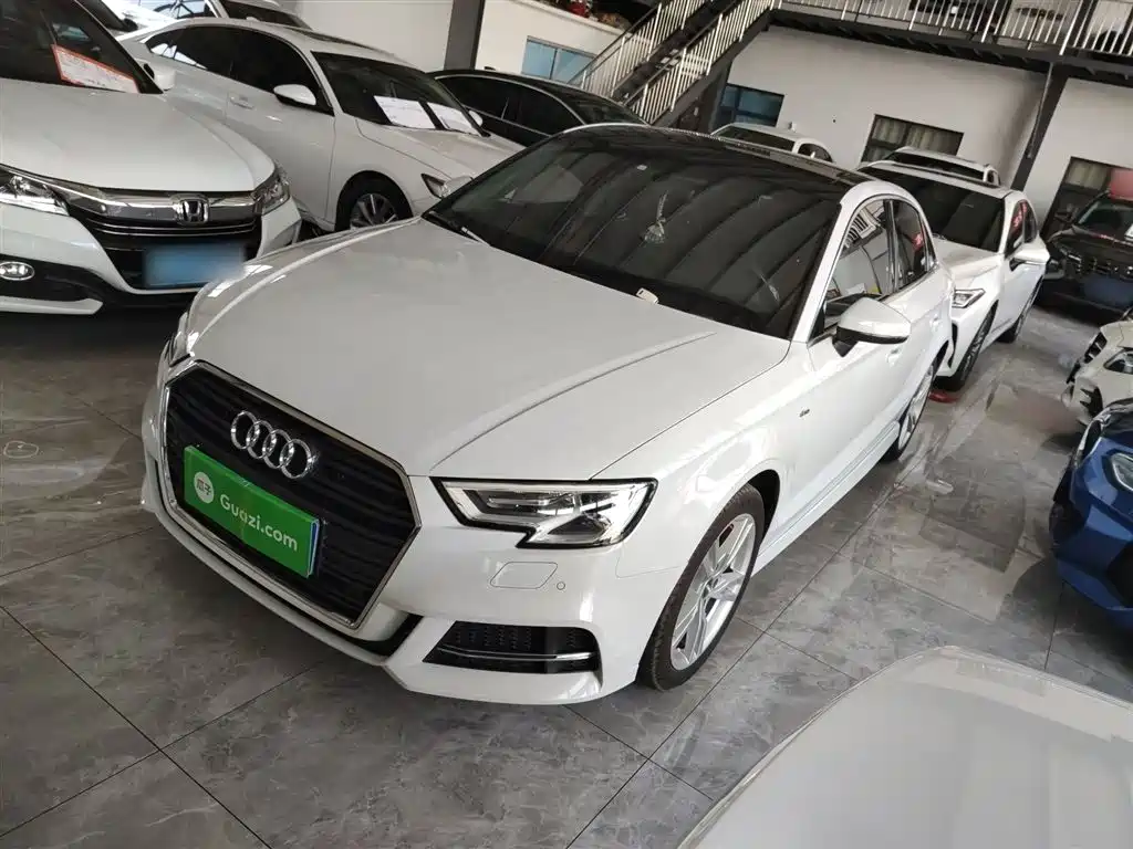 Audi A3 2018 — фото 1