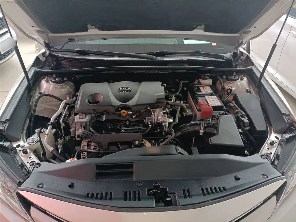 Toyota Camry 2018 — фото 17