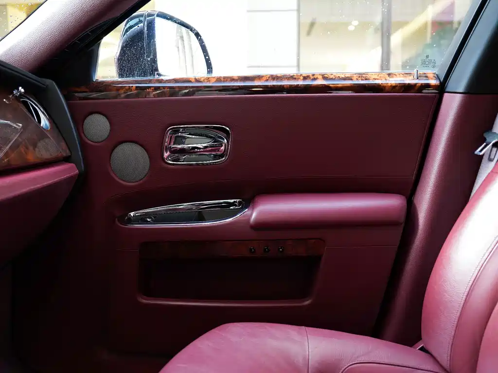 Rolls-Royce Ghost 2015 — фото 19