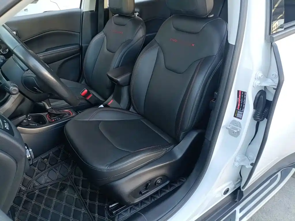Jeep Compass 2017 — фото 19