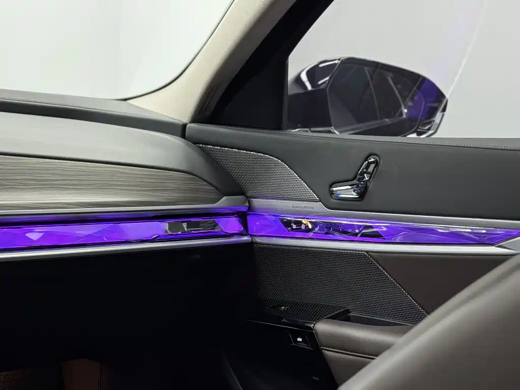 BMW i7 2025 — фото 14