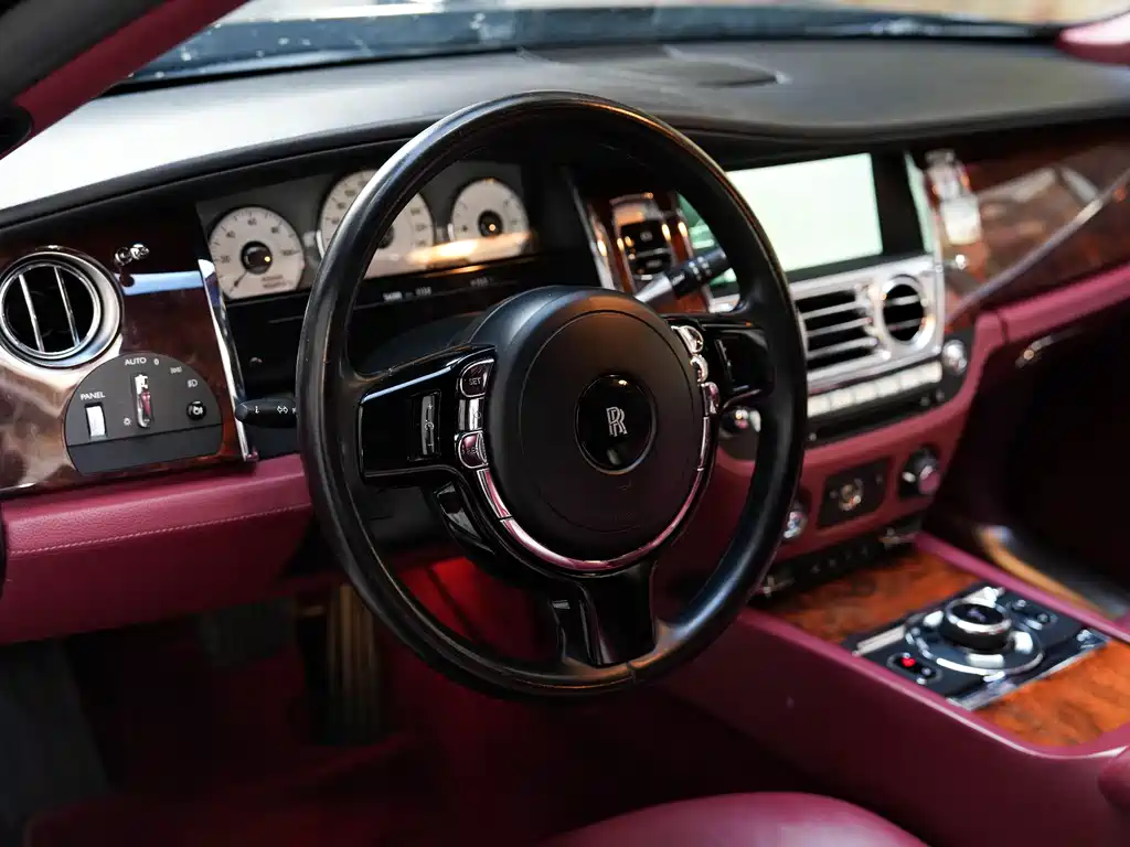 Rolls-Royce Ghost 2015 — фото 33