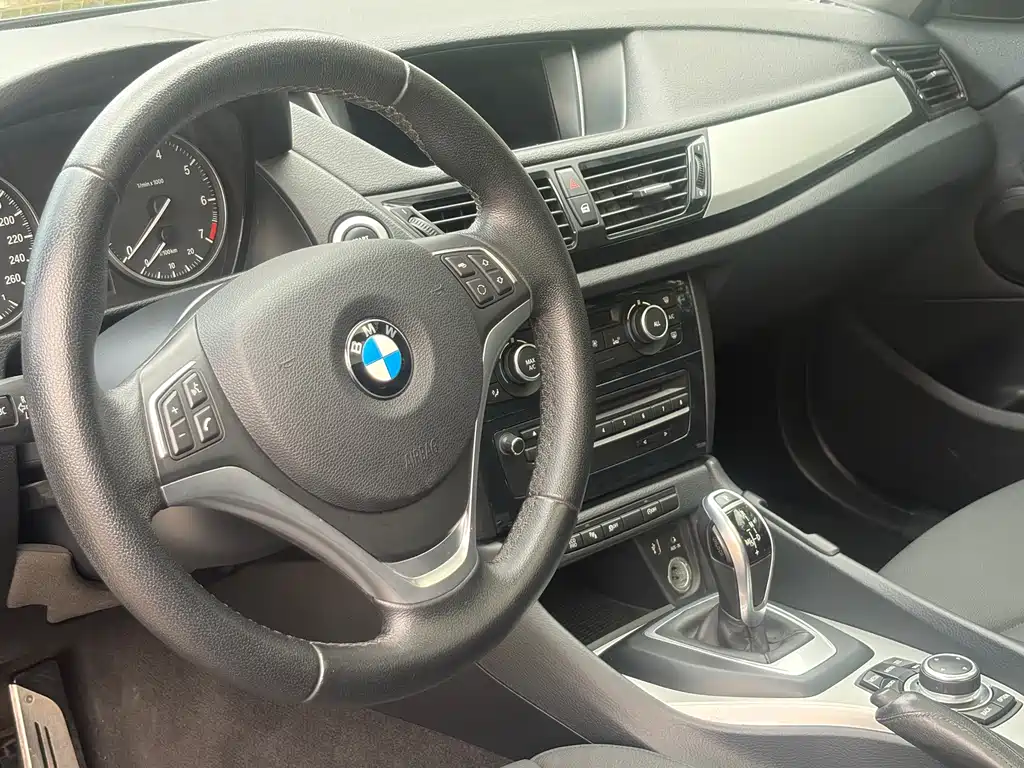 BMW X1 2015 — фото 8