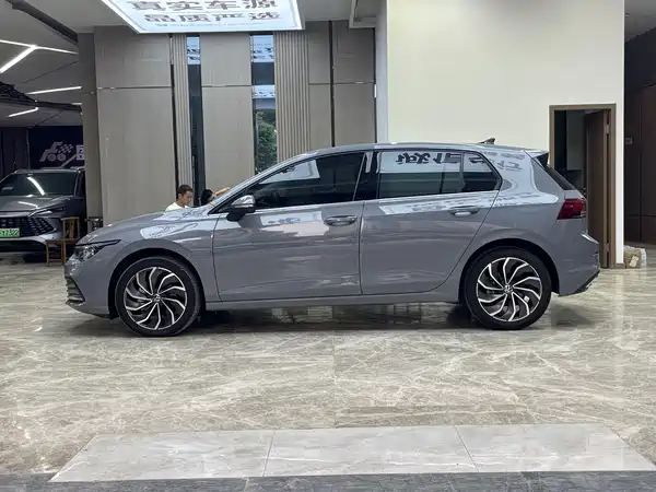 Volkswagen Golf 2021