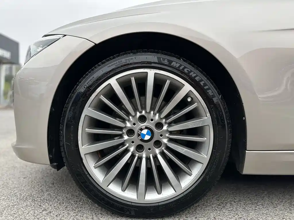 BMW 3 Series 2019 — фото 20