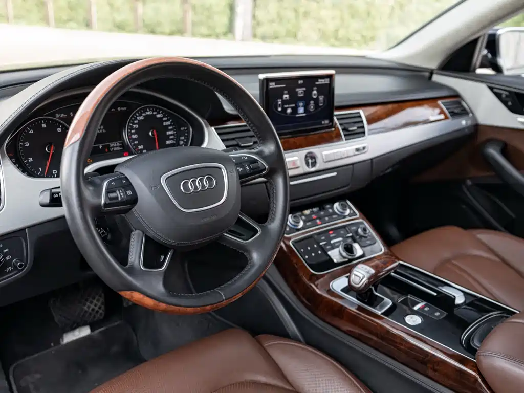 Audi A8 2013 — фото 9