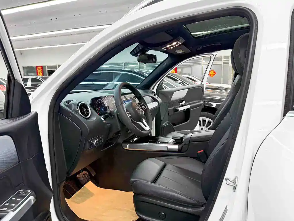 Mercedes-Benz GLB 2023