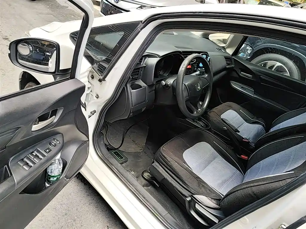 Honda Fit 2015 — фото 16