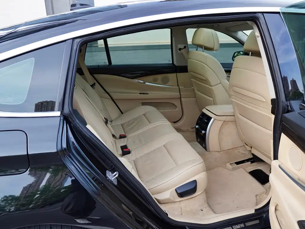 BMW 5 Series GT 2013 — фото 14