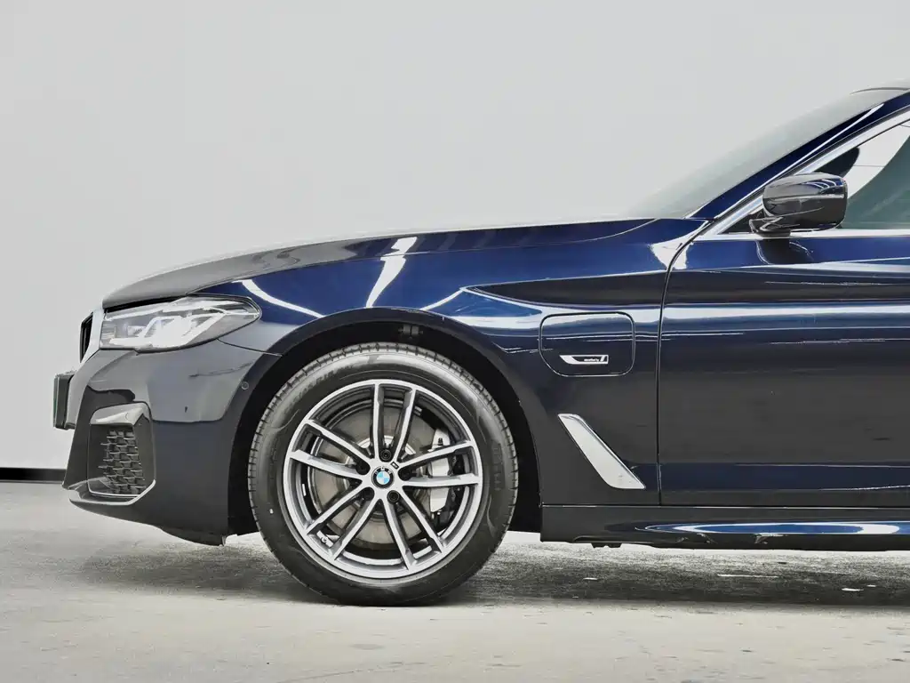 BMW 5 Series New Energy 2022 — фото 24
