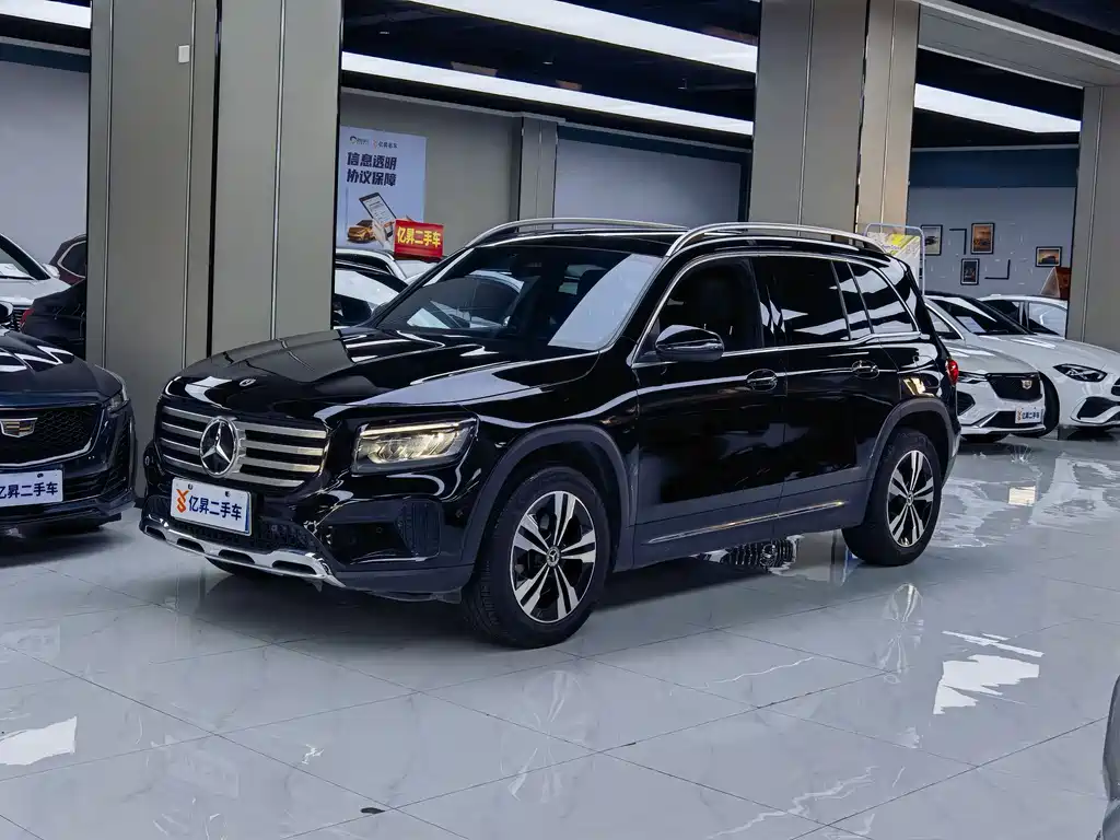 Mercedes-Benz GLB 2024 — фото 1