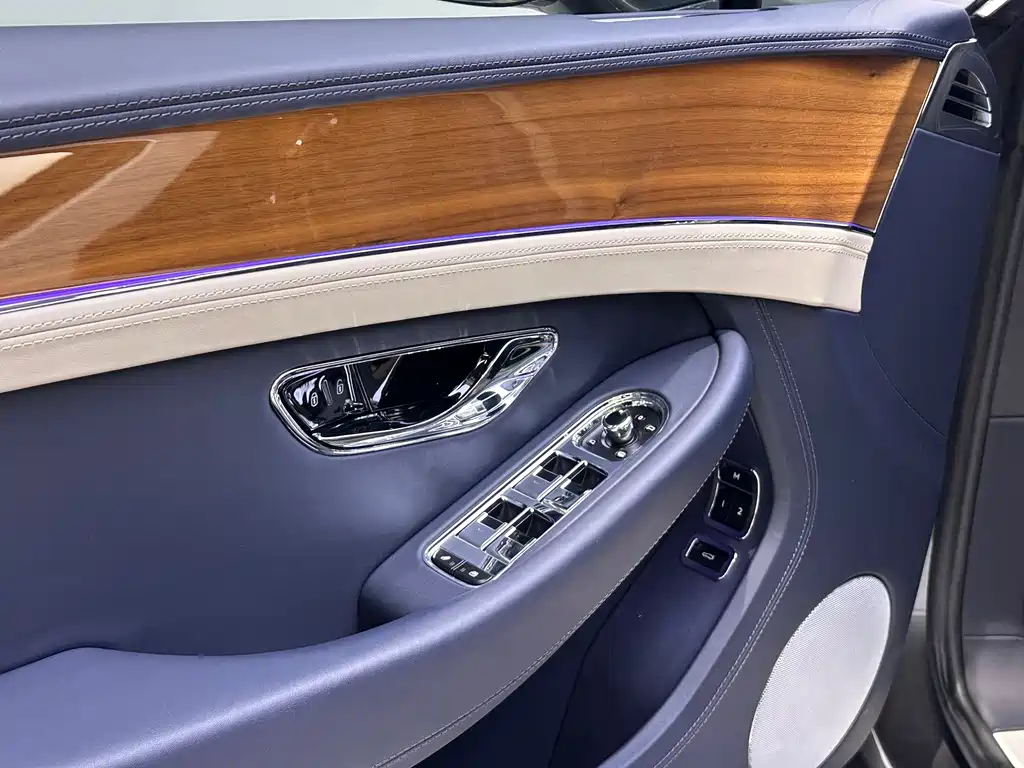 Bentley Continental 2021 — фото 9