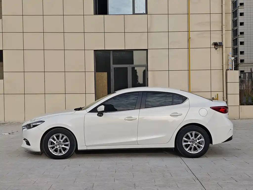 Mazda 3 Axela 2018 — фото 5