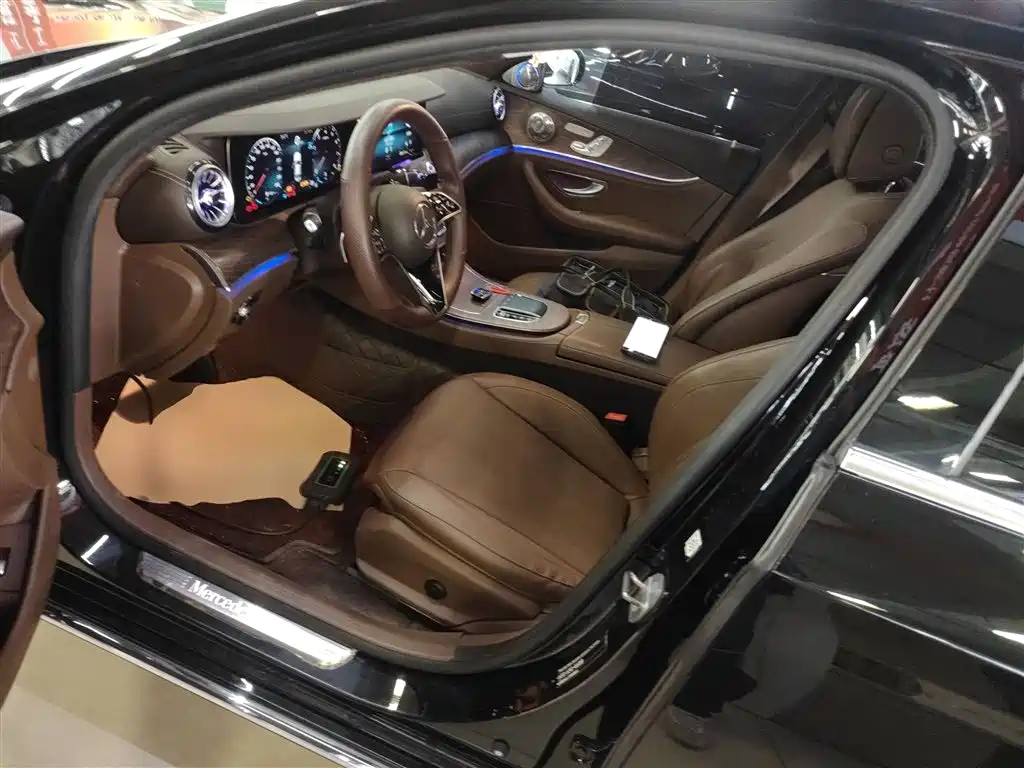 Mercedes-Benz E-Class 2020 — фото 15