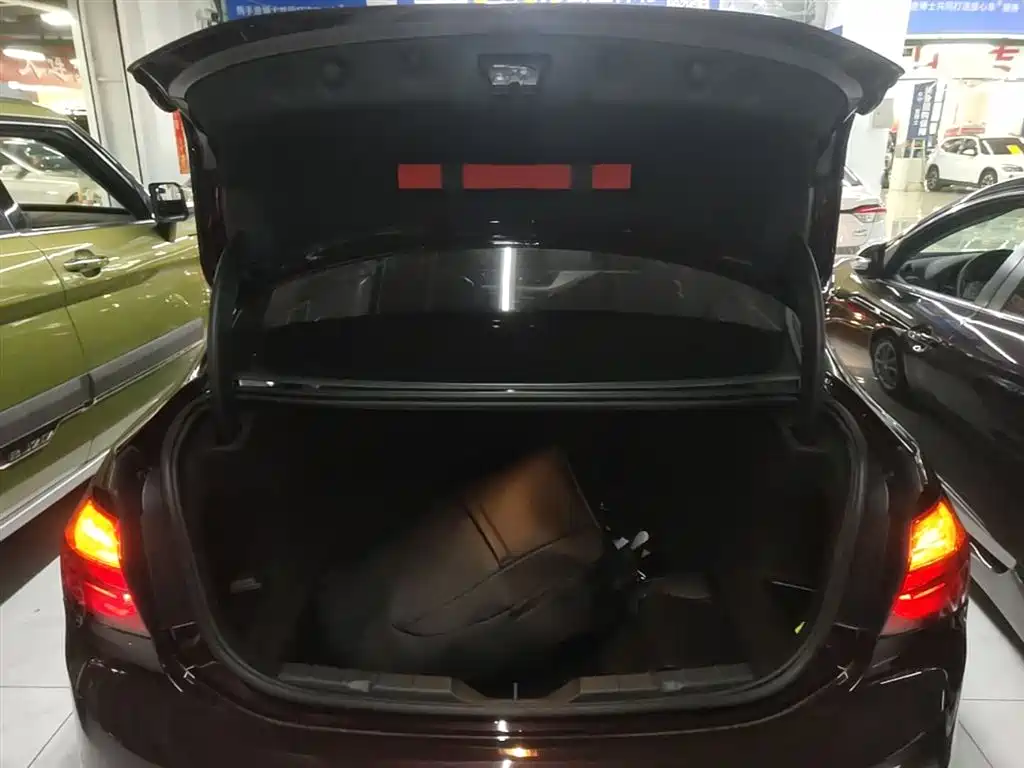 BMW 1 Series 2018 — фото 19