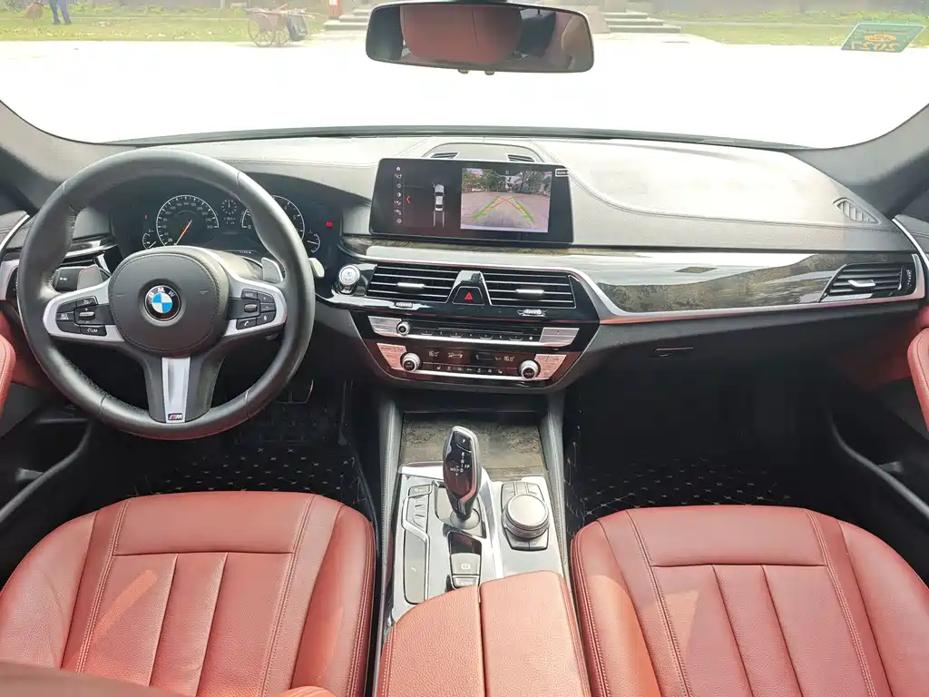 BMW 5 Series 2019 — фото 16