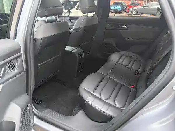 Citroën Versailles C5 X 2025