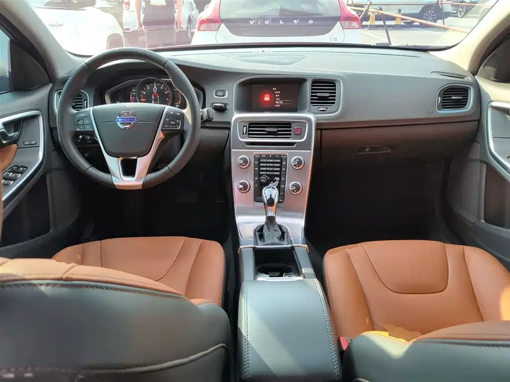 Volvo S60 2017 — фото 10