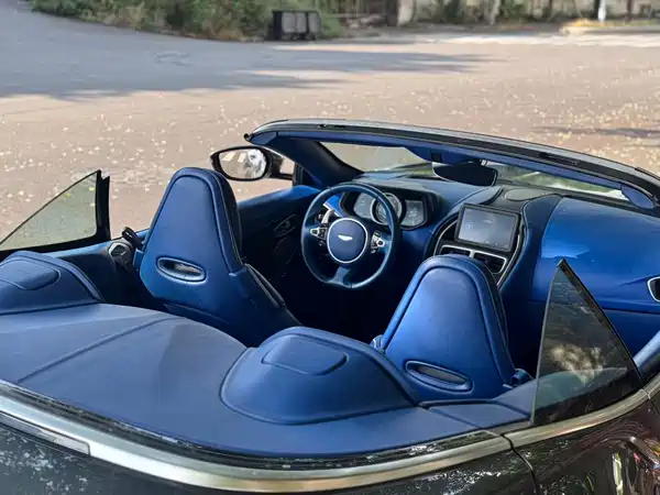 Aston Martin DB11 2018