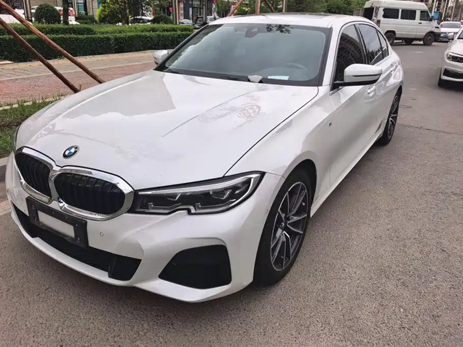 BMW 3 Series 2021 — фото 1