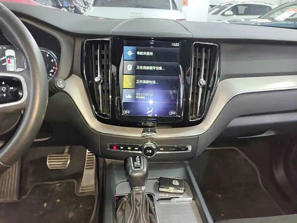 Volvo XC60 2018 — фото 9