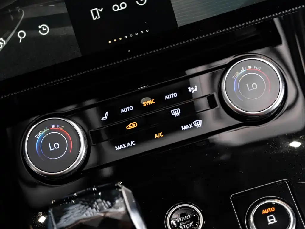 Land Rover Sport 2023 — фото 15