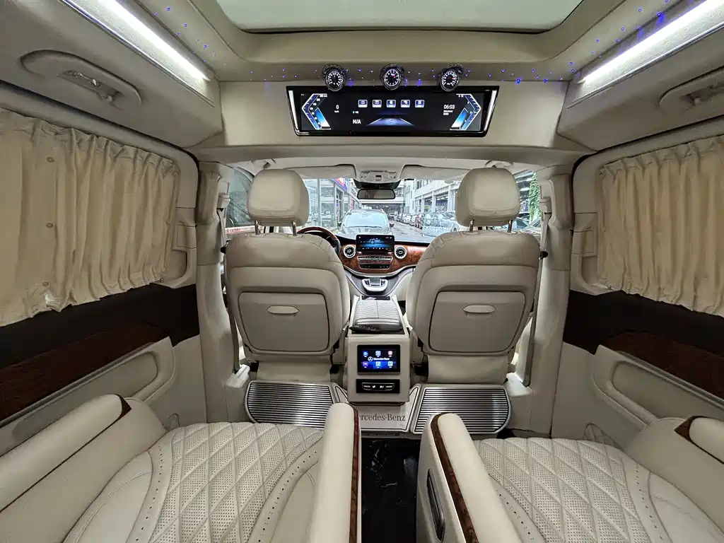 Mercedes-Benz V-Class 2021 — фото 16