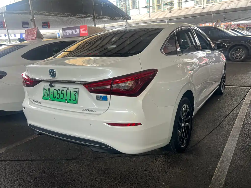 Changan Eado New Energy 2020 — фото 3
