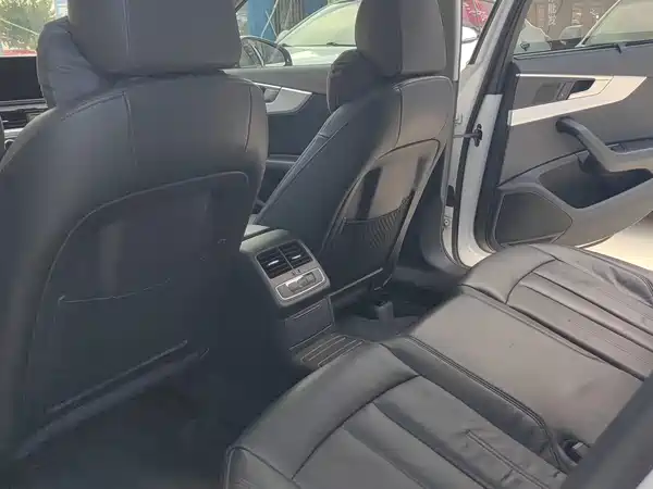 Audi A4L 2018