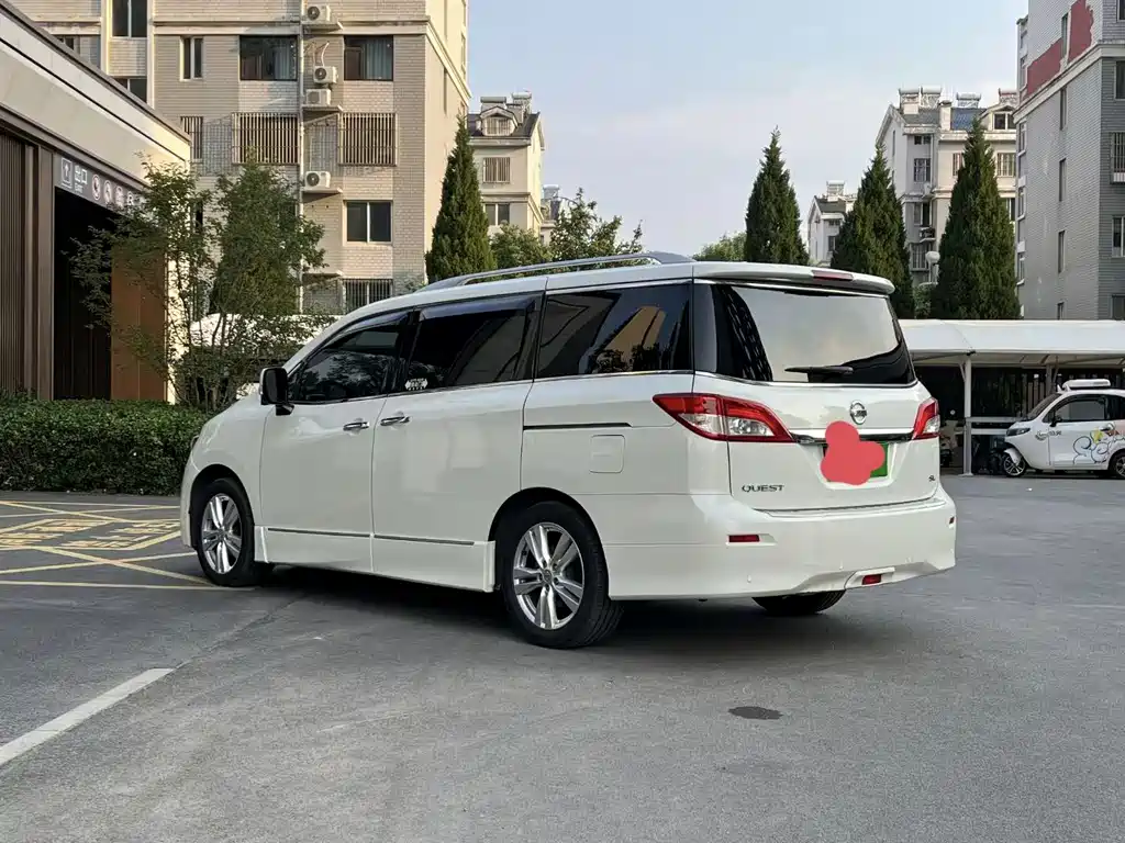 Nissan Quest 2016 — фото 9