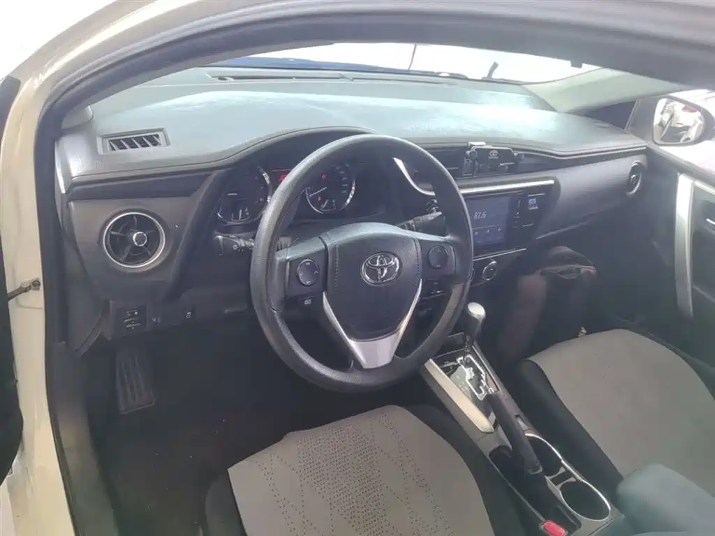 Toyota Corolla 2017 — фото 10