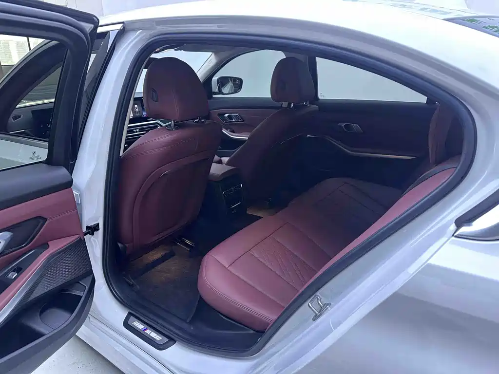 BMW 3 Series 2023 — фото 10
