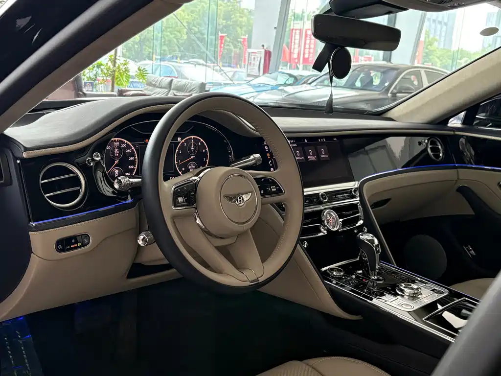 Bentley Flying Spur 2024 — фото 17