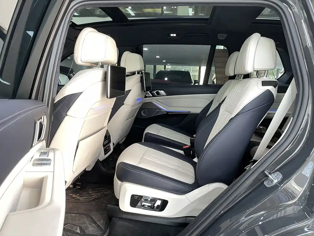 BMW X7 2021 — фото 11