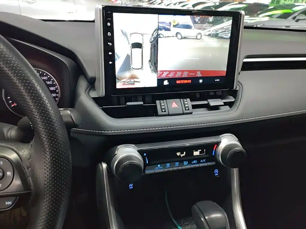 Toyota RAV4 2021 — фото 13
