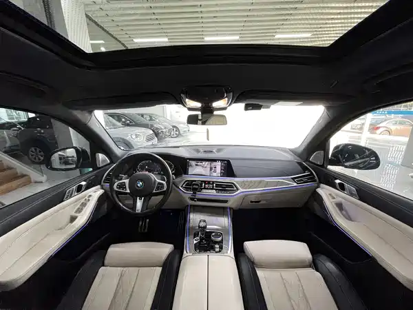 BMW X7 2021