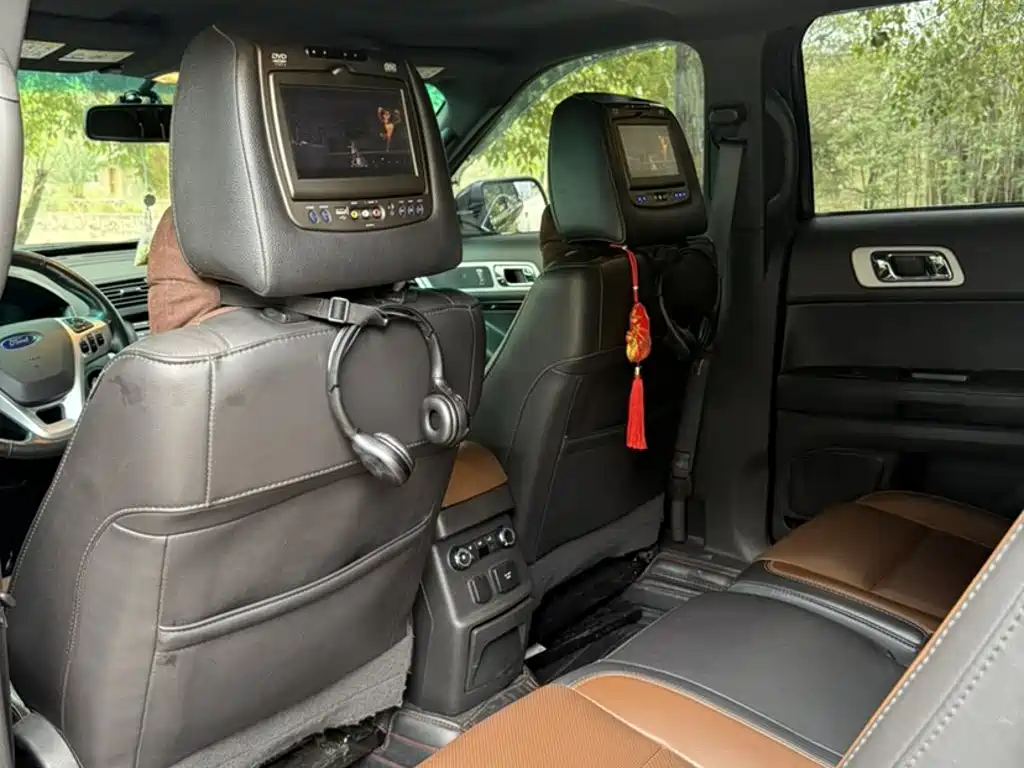 Ford Explorer 2015 — фото 14