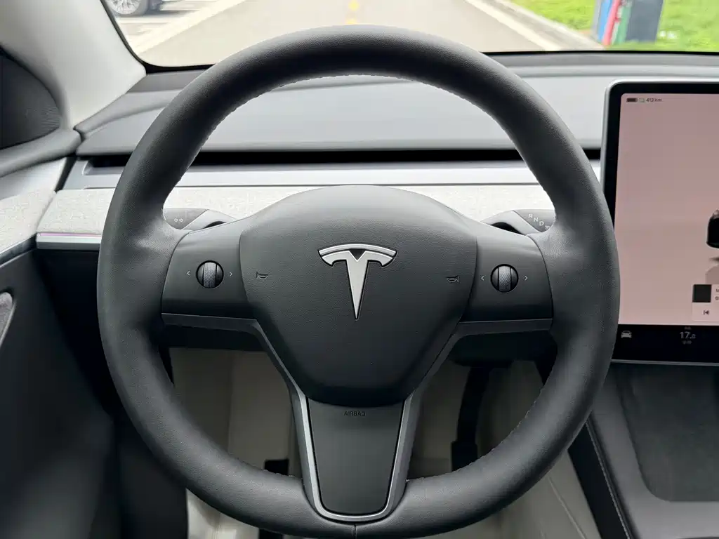 Tesla Model Y 2024 — фото 10