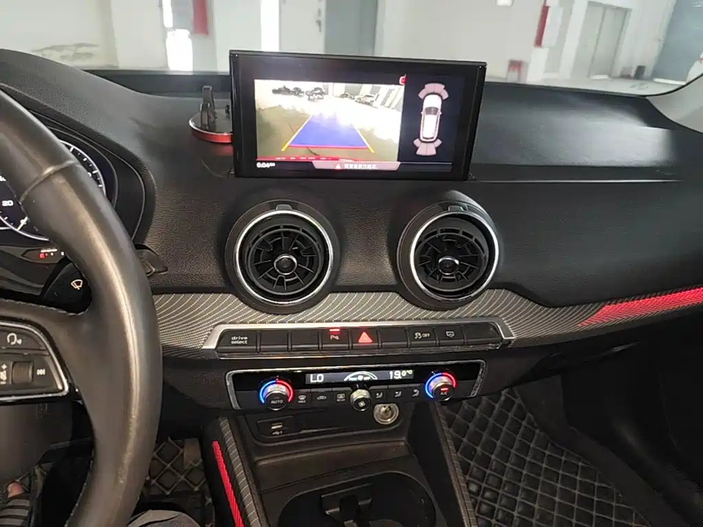 Audi Q2L e-tron 2020