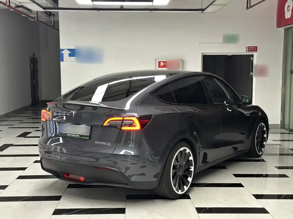 Tesla Model Y 2023 — фото 10