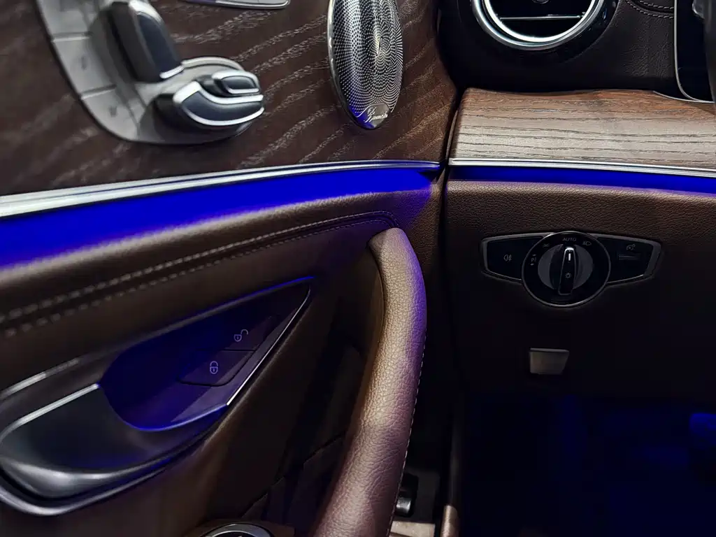 Mercedes-Benz E-Class 2023 — фото 8