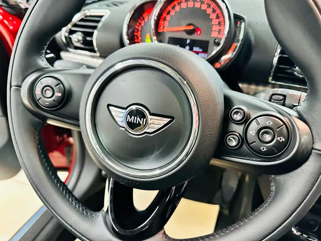 MINI Clubman 2018 — фото 45