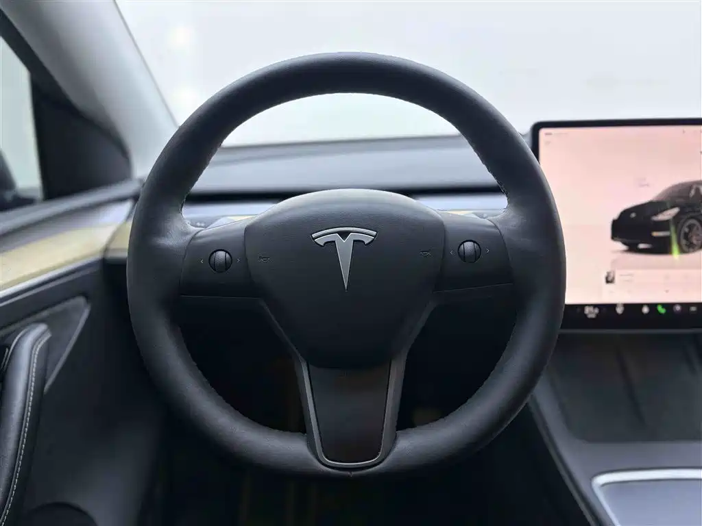 Tesla Model Y 2022 — фото 9