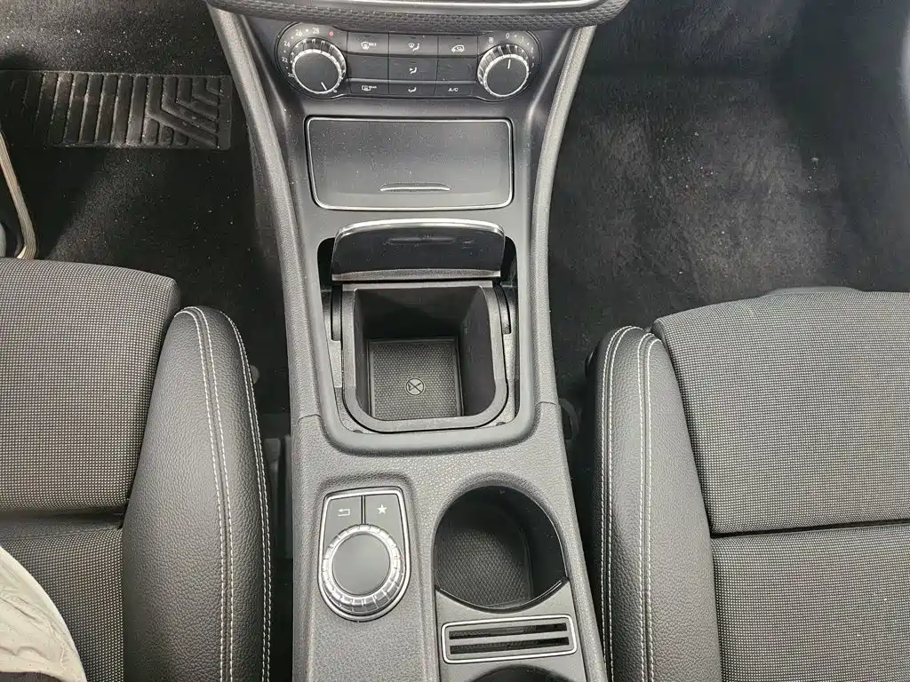 Mercedes-Benz A-Class 2017 — фото 10