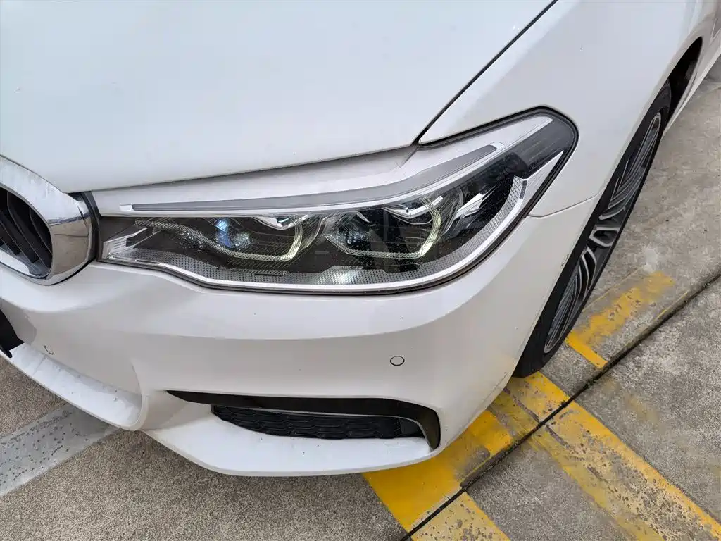 BMW 5 Series 2018 — фото 18